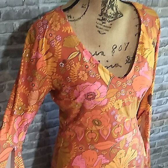 70s retro Bellsleeve Floral Dress - Picture 6 of 10